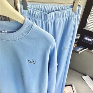 ALO Yoga Light Blue Sweatshirt & Hoodie Set